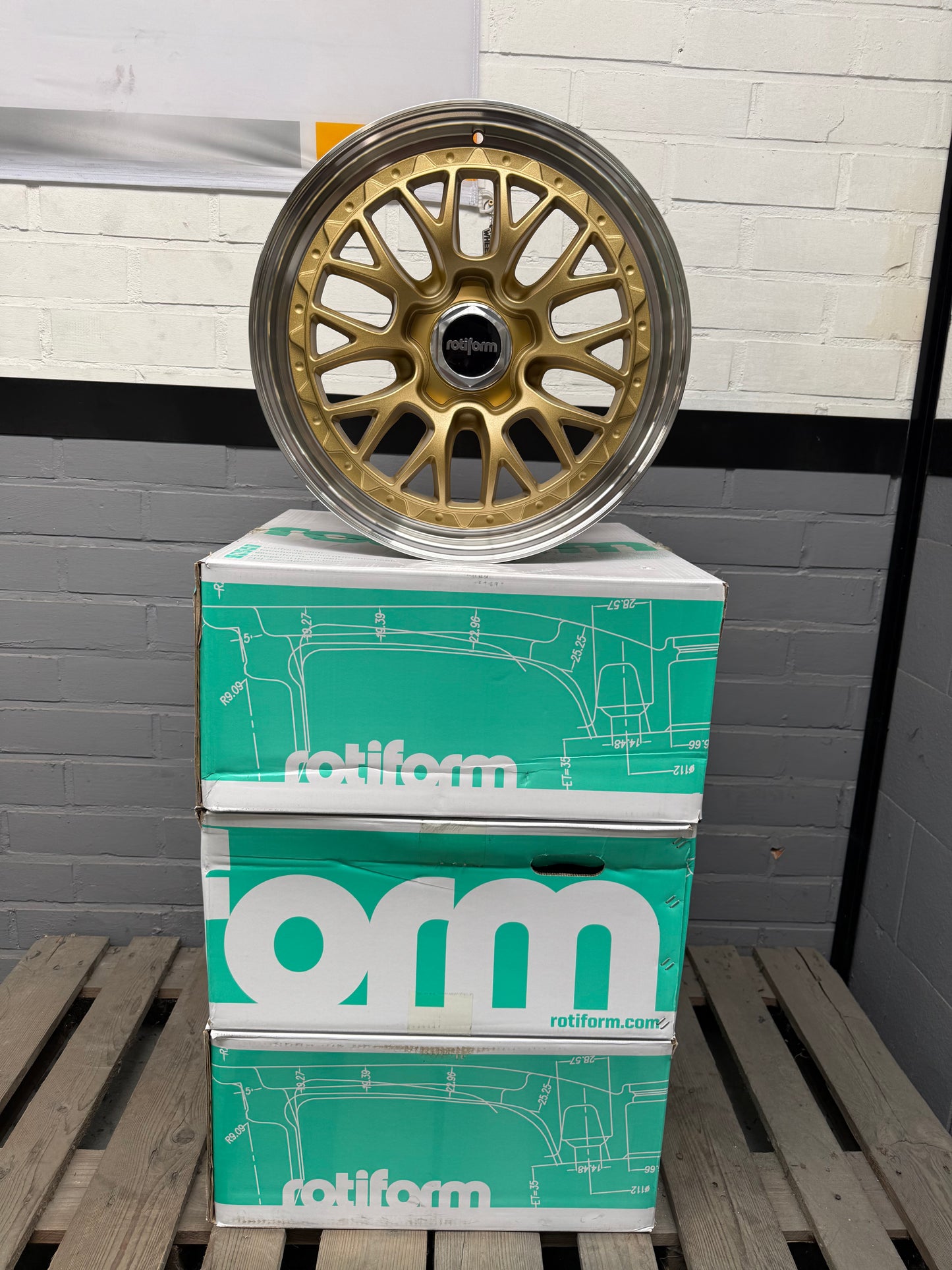 19” Rotiform LSR 5x112 wheels