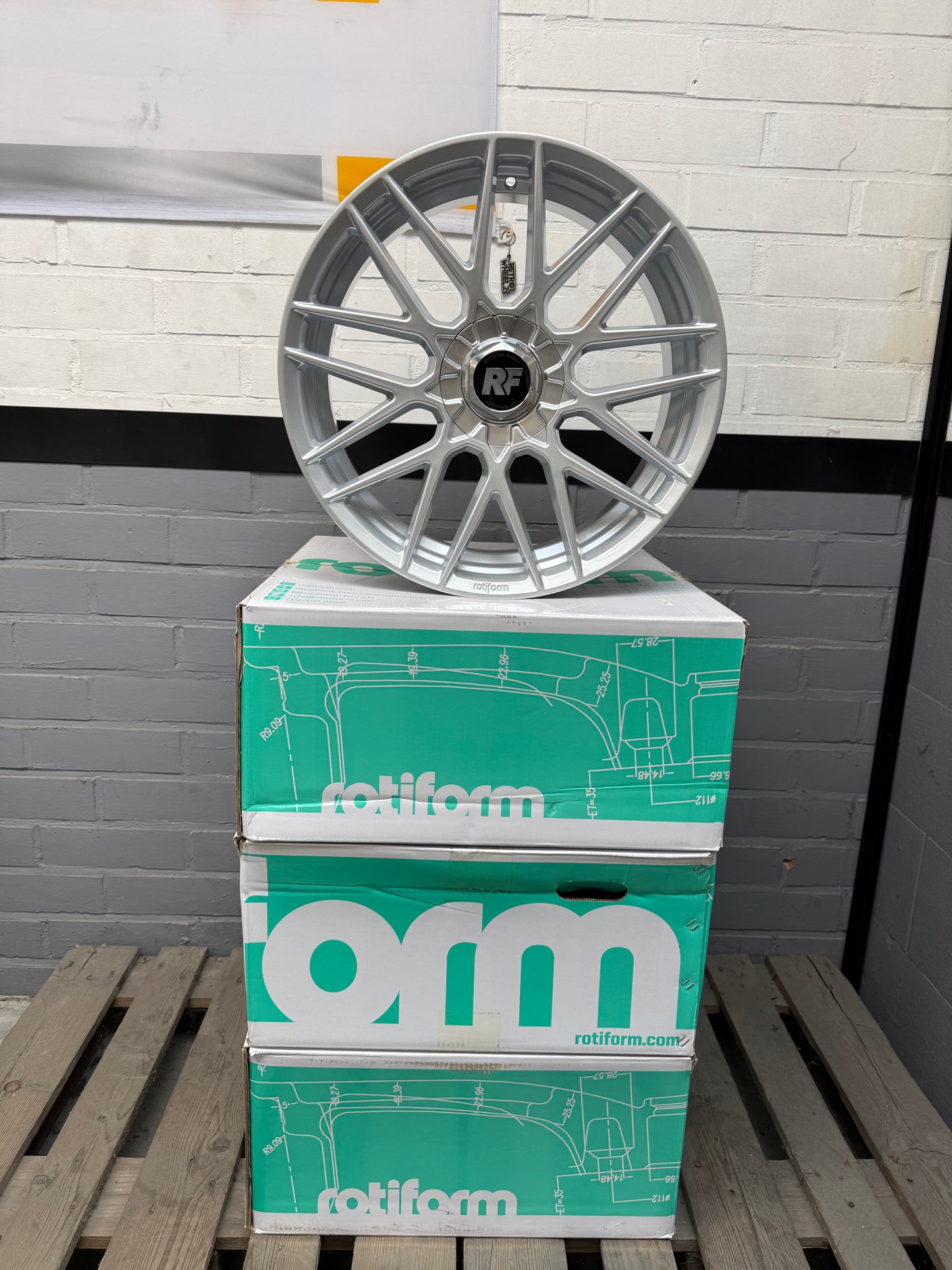 20” Rotiform RSE 5x112 wheels