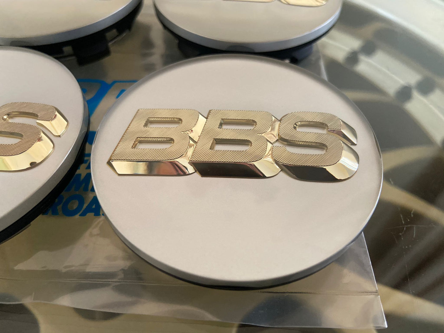 BBS 70.6mm Clickring White / Gold Centercaps Badges Logos