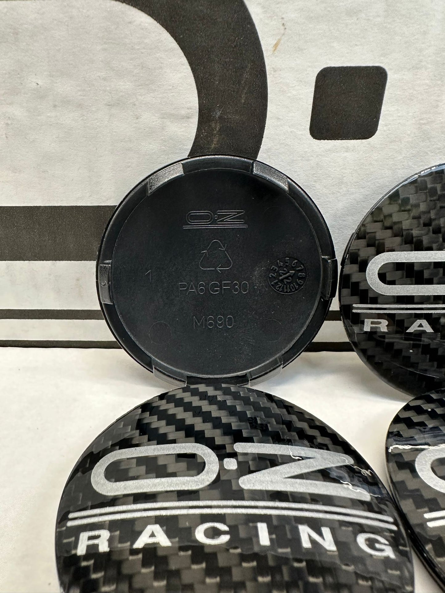 Oz Racing 62mm centercaps ( M690 ex M595 ) Black
