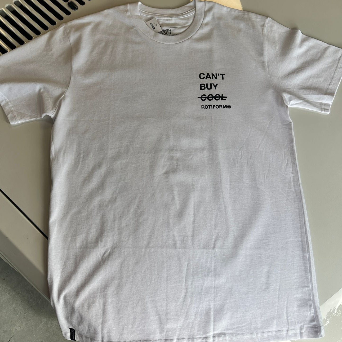 T-shirt Rotiform 'CAN'T BUY COOL'