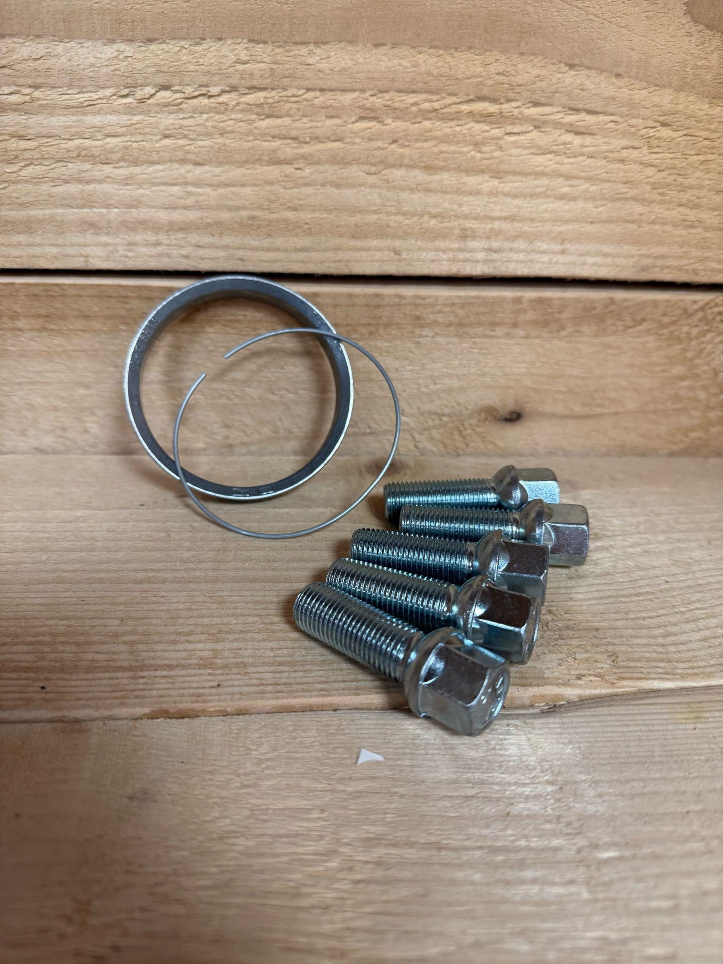 OZ Wheel mounting kit (chrome or black)