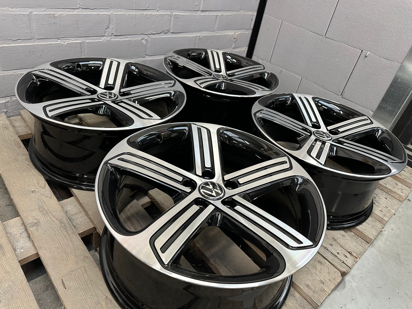 19” Vw Cadiz 5x112 wheels ( Golf 7R )