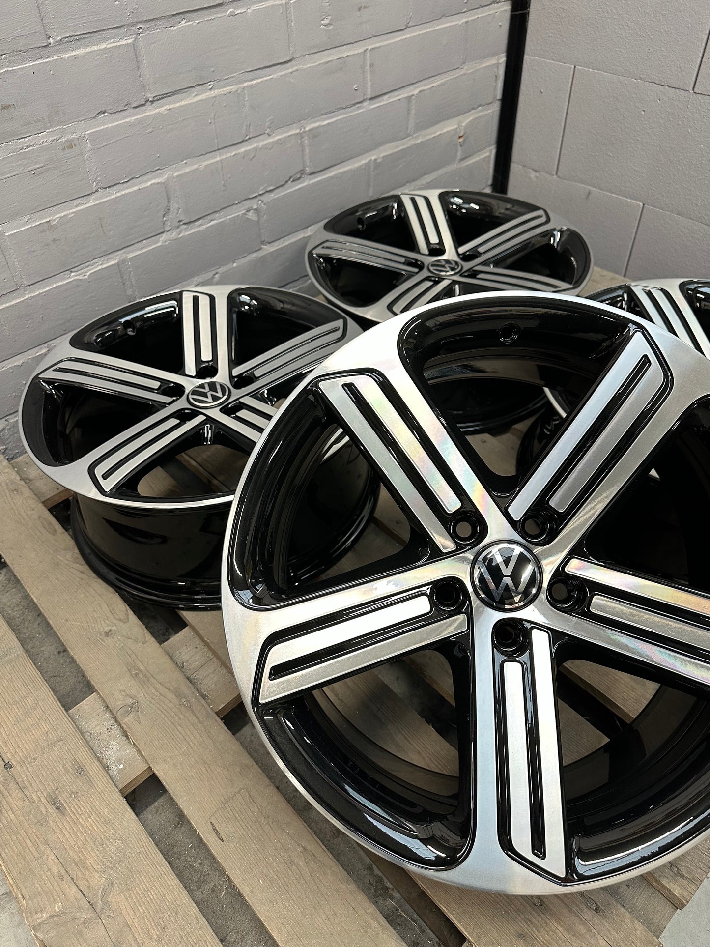 19” Vw Cadiz 5x112 wheels ( Golf 7R )