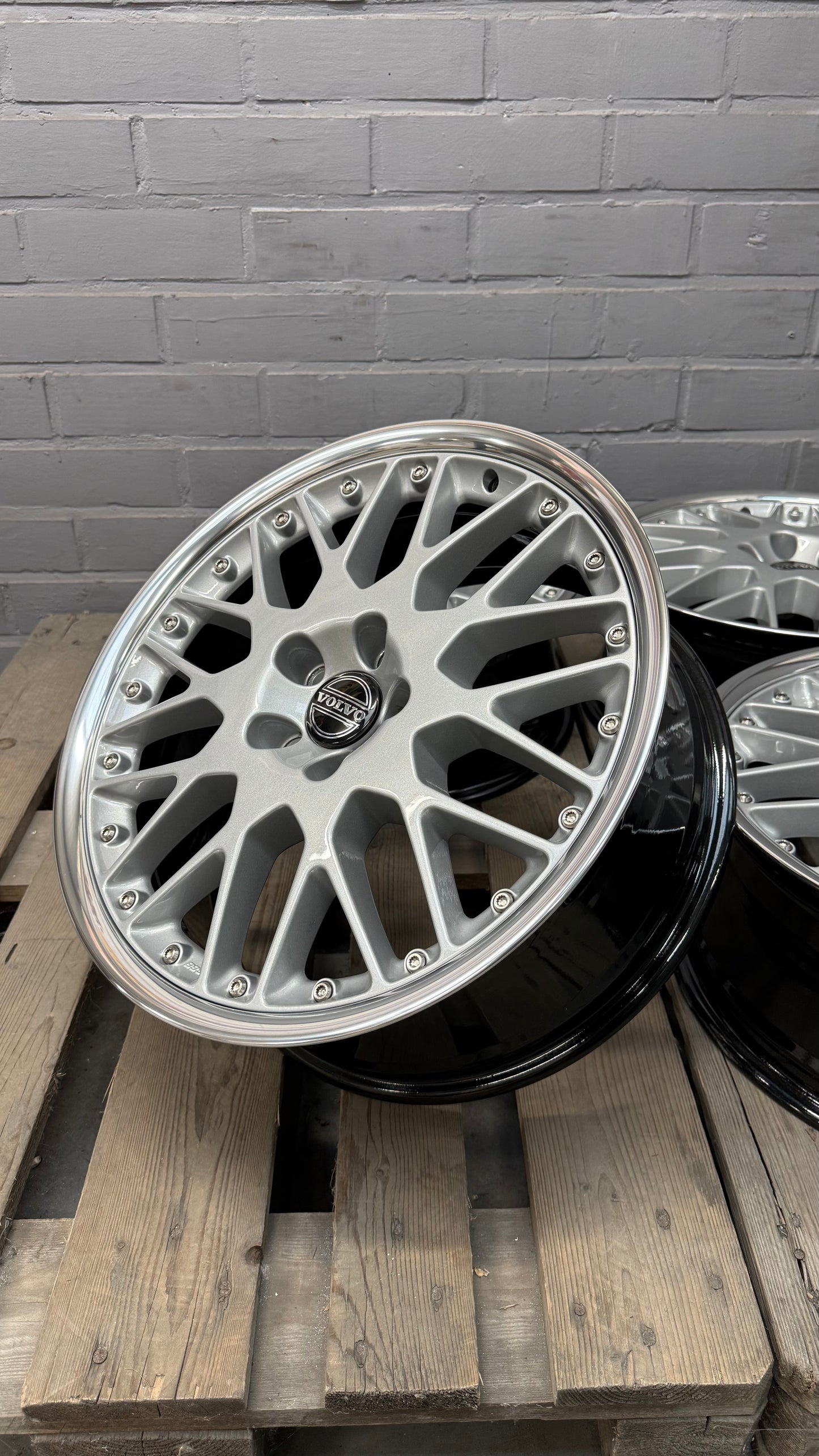 18” Volvo Triton 5x108 wheels