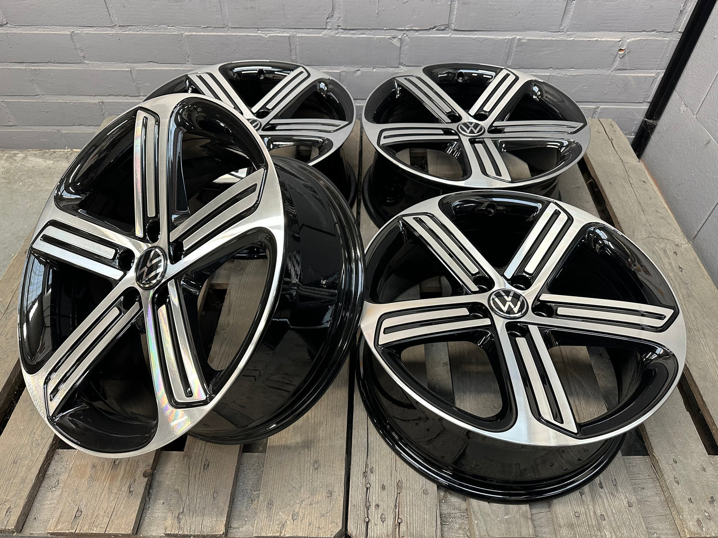 19” Vw Cadiz 5x112 wheels ( Golf 7R )