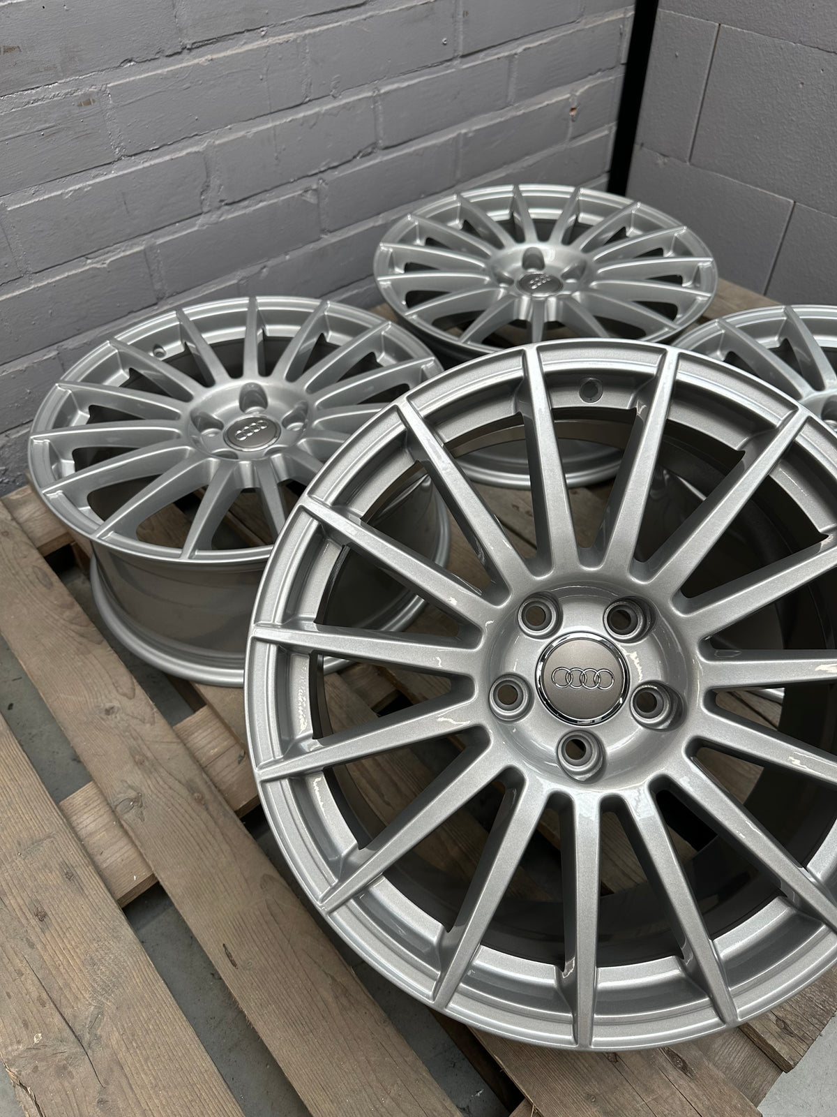 18” Original Audi A4 DTM 5x112 wheels ( S4 B7 )