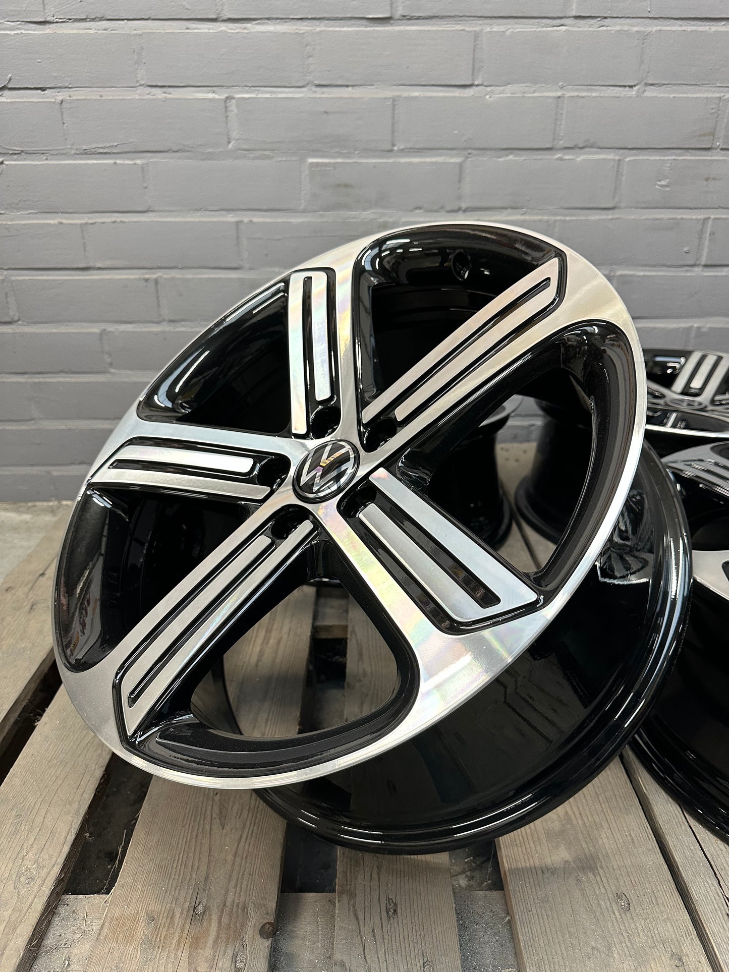 19” Vw Cadiz 5x112 wheels ( Golf 7R )