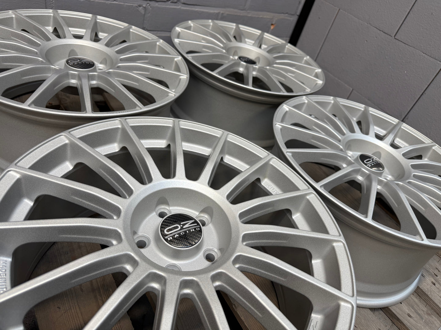 19” Oz Superturismo LM 5x112 wheels