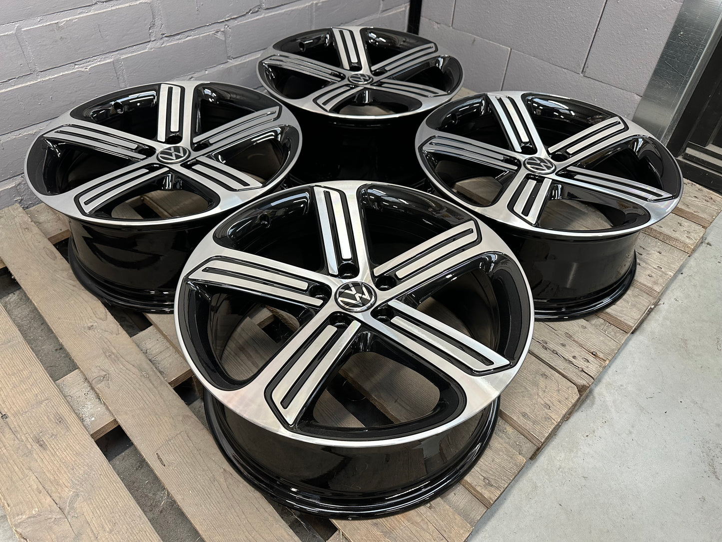 19” Vw Cadiz 5x112 wheels ( Golf 7R )